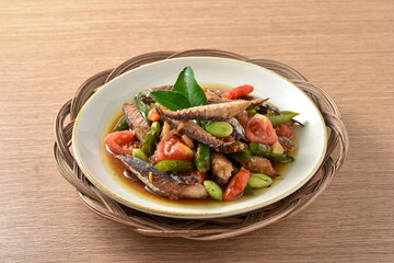 Tumis ikan pindang cue cabai hijau. Practical, fast, and appetizing home recipes. Made from deep-fried tuna and then stir-fried with green chilies, tomatoes, and petai. Served on plate, recipe menu