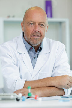senior male researcher carrying out scientific research in a lab
