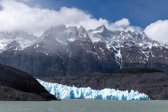 Glacier in front of mountains