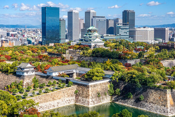 秋晴れの大阪城と大阪ビジネスパーク