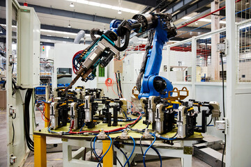 Automatic installation of blue robotic arm is working