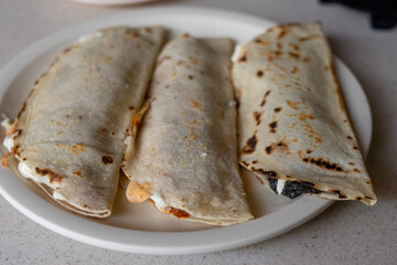 quesadillas de maiz de flor de calabaza, champiñones al estilo de merida yucatan mexico