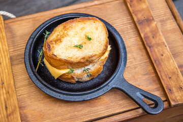 アウトドア料理　Outdoor lunch at the cottage