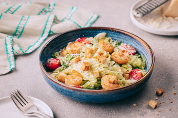 salad with shrimps