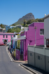Fototapeta na wymiar Bunte Häuser im Bo-Kaap Viertel in Kapstadt.
