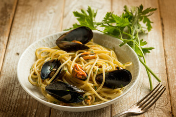 pasta with mussels garlic and parsley, traditional italian recipe