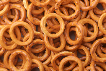 Mini salted crispbread rings