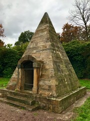 Fototapeta na wymiar Studnitz-Pyramide in Gotha (Thüringen)