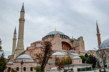 Fototapeta na wymiar st. Sophie cathedral / mosque Istanbul, Turkey
