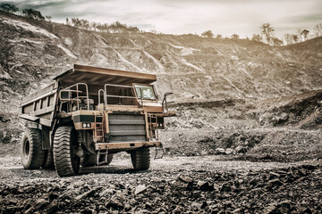 Big mining dumping truck © Rattanapon