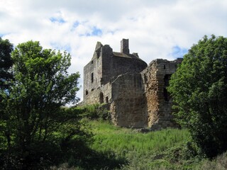 Fototapeta na wymiar Ravenscraig Castle, Kirkcaldy, Fife, Scotland.