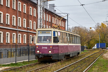 Obraz na płótnie Canvas tram in the city