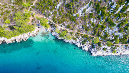 Obraz premium Attractive morning seascape of Adriatic sea. Marvelous summer view of small beach in famous resort - Tucepi, Makarska Croatia, Europe. Beautiful world of Mediterranean countries.