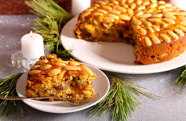 Dundee cake – fruit cake with almond