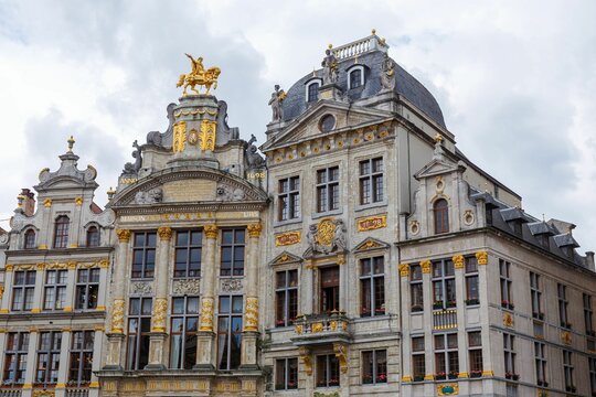House of Brewers and the statue of Carolo Alxendro at Grand-Place