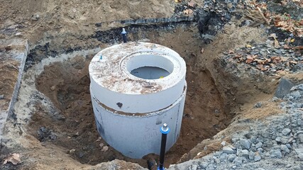 Budowa studni kanalizacyjnej. 