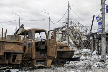 Fototapeta premium burnt cars and destroyed buildings of the workshop of the Azovstal plant in Mariupol