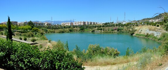 Fototapeta na wymiar Vista panorámica de la Laguna de la Colonia en el barrio de la Colonia de Santa Inés, Málaga, España