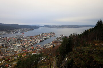 Obraz premium Blick von oben auf die Stadt Bergen in Norwegen