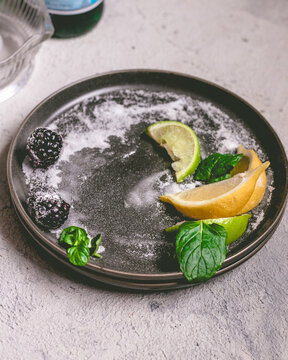 mojito cocktail preparation 