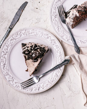 chocolate ice cream cake w/ cookies (white and bright style)