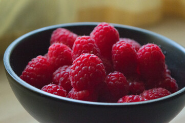 mix de frutos rojos y almendras.