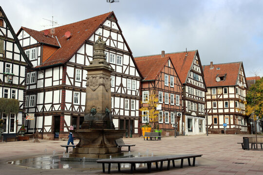 Denkmal und Brunnen auf dem Marktplatz