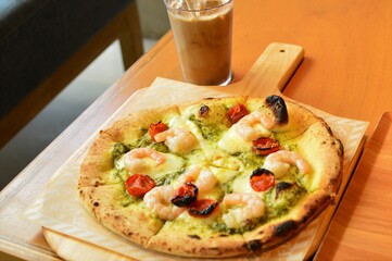 エビとトマトのジェノベーゼピザランチ