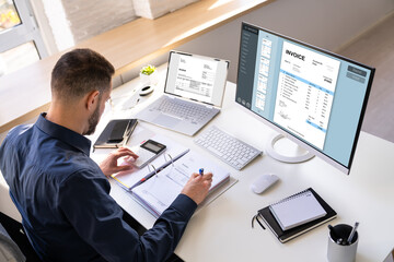 Obraz na płótnie Canvas Accountant Using E Invoice Software At Computer