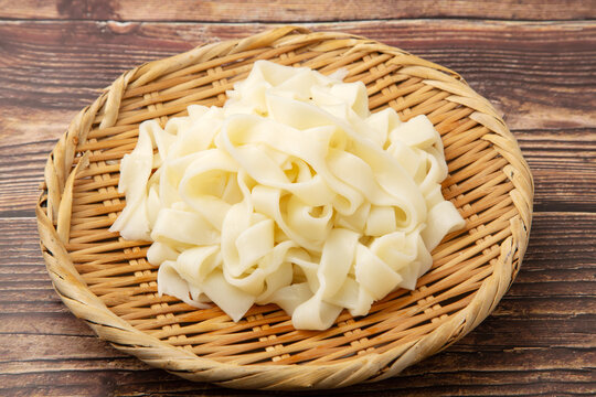 きしめん　平打ち麺