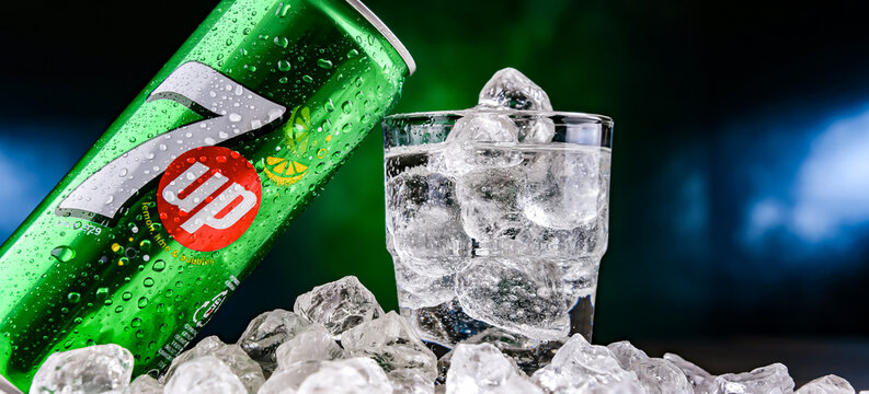❤️希少❤️1971年 セブンアップ 7up✨ Uncola 広告ポスター 海外 ❤️希少❤️1971年 セブンアップ 7up✨ Uncola 広告ポスター 海外