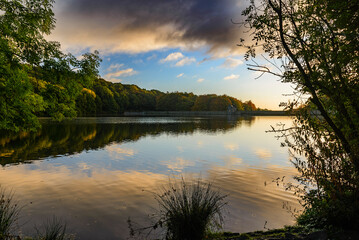 Fototapeta na wymiar sunset on the lake, Linacre Reservoirs