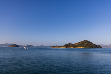 とても美しい日本の広島県竹原市のうさぎ島と呼ばれる大久野島