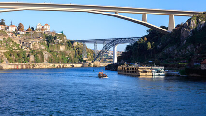 Placed along the Douro river and extending with it until the Atlantic ocean, Porto is a wonderful town. Ribeira do Porto is one of its oldest zones with interesting bridges and colourful buildings