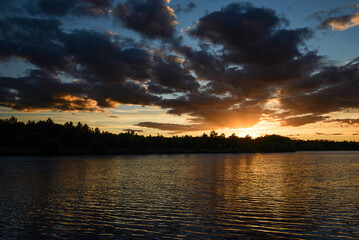 Fototapeta na wymiar sunset over the lake Treeton Dyke