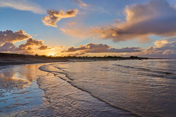 Obraz premium sunset with dramatic cloud sky at Clifton beach in county Galway, western part of the Republic of Ireland