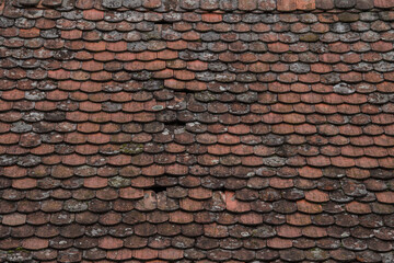 Naklejka premium Ruined tiles on the old house.