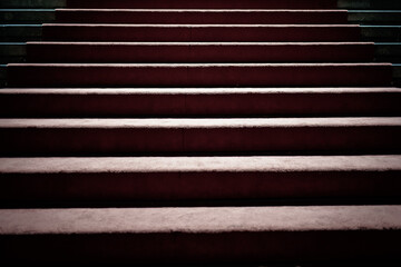 Roter Teppich auf Treppe