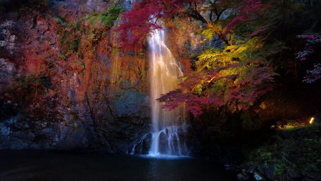 箕面の滝　紅葉ライトアップ