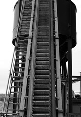 Naklejka premium conveyor belt for rocks in a factory