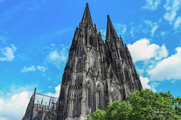 Cologne Cathedral, Germany. Catholic Cathedral of Saint Peter in Köln is Germanay's most visited landmark. Second tallest church in Europe.  - obrazy, fototapety, plakaty