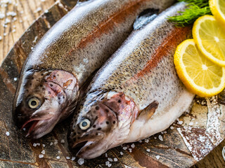 Fresh trouts prepared to roast
