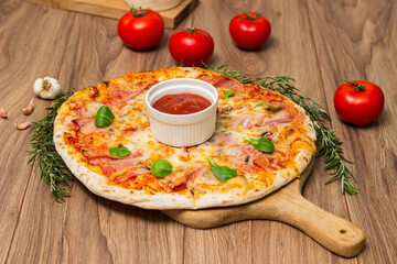 Freshly baked pizza with ham, tomato, and cheese
