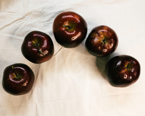 red apples