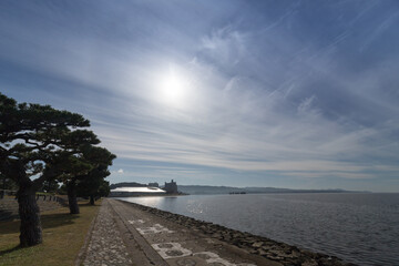 秋の宍道湖の風景と島根県立美術館の様子