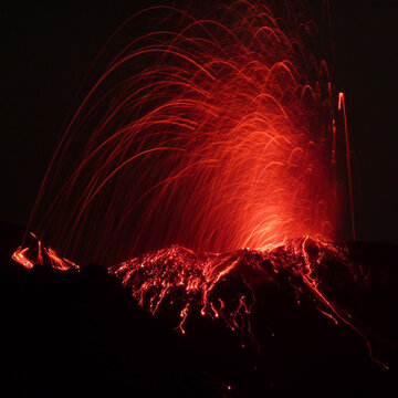Ausbruch des Vulkans Stromboli, Sizilien, Liparische Inseln