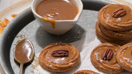 Biscuits with salted caramel