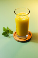 Fresh Mango Juice. Served with a natural green background color along with sliced ​​Arumanis mango.