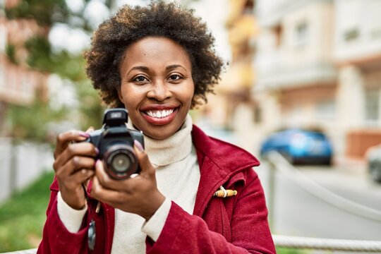 Young African American Woman Holding Dslr Camera At The City