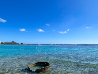 [Hawaii] Beautiful blue sky and beach with Diamond Head